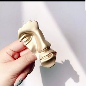 NWOT vintage style abstract gold face broach